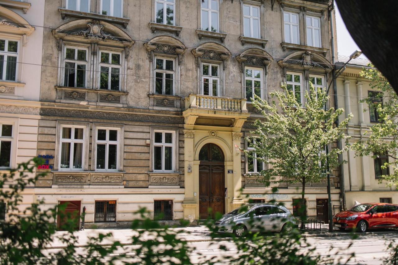 Girls Hostel Krasków Eksteriør bilde