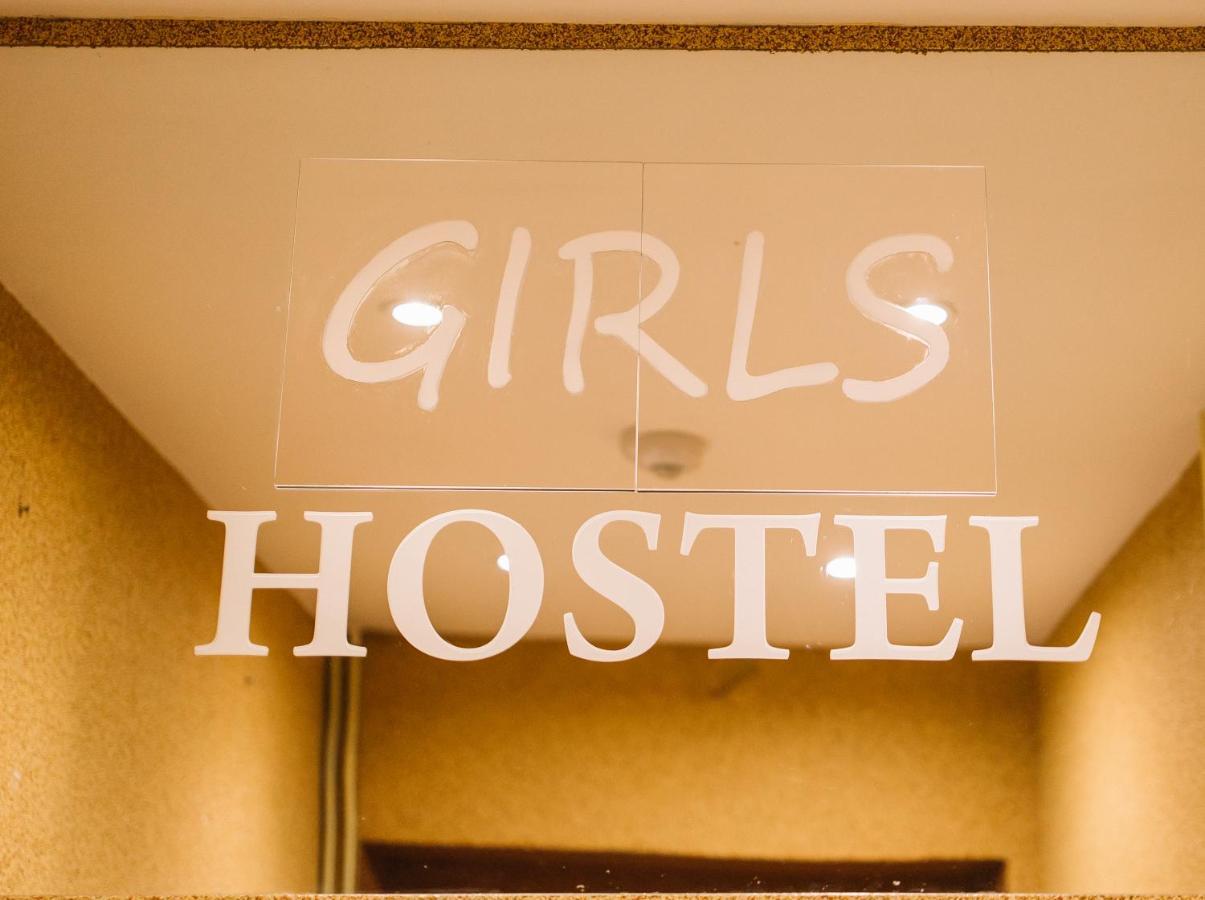Girls Hostel Krasków Eksteriør bilde