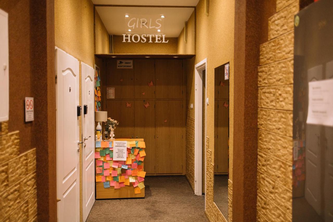Girls Hostel Krasków Eksteriør bilde