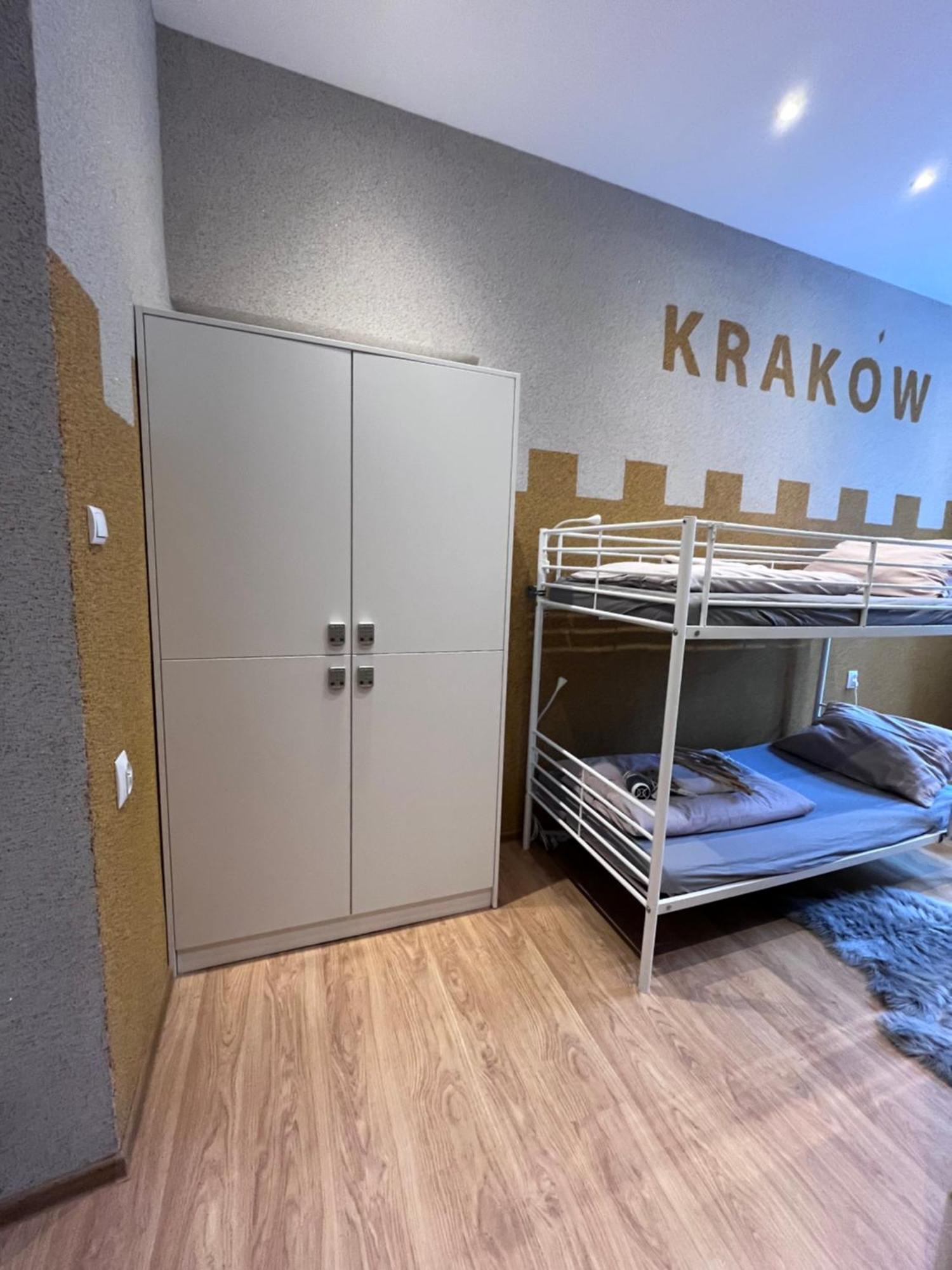 Girls Hostel Krasków Eksteriør bilde