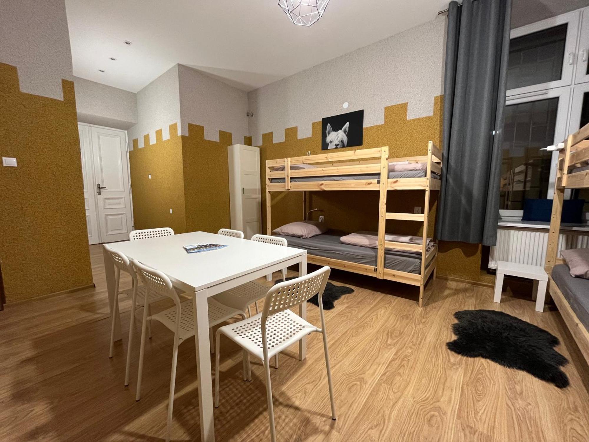 Girls Hostel Krasków Eksteriør bilde