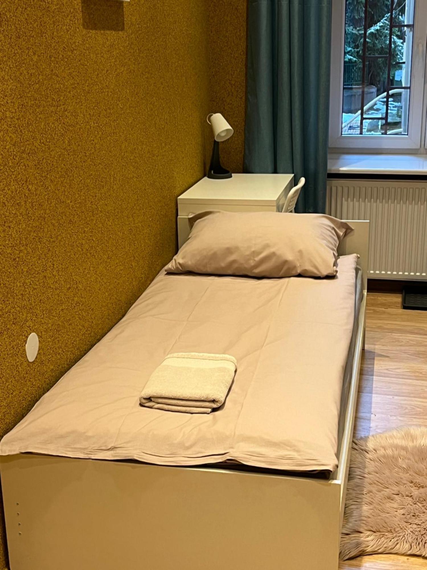 Girls Hostel Krasków Eksteriør bilde