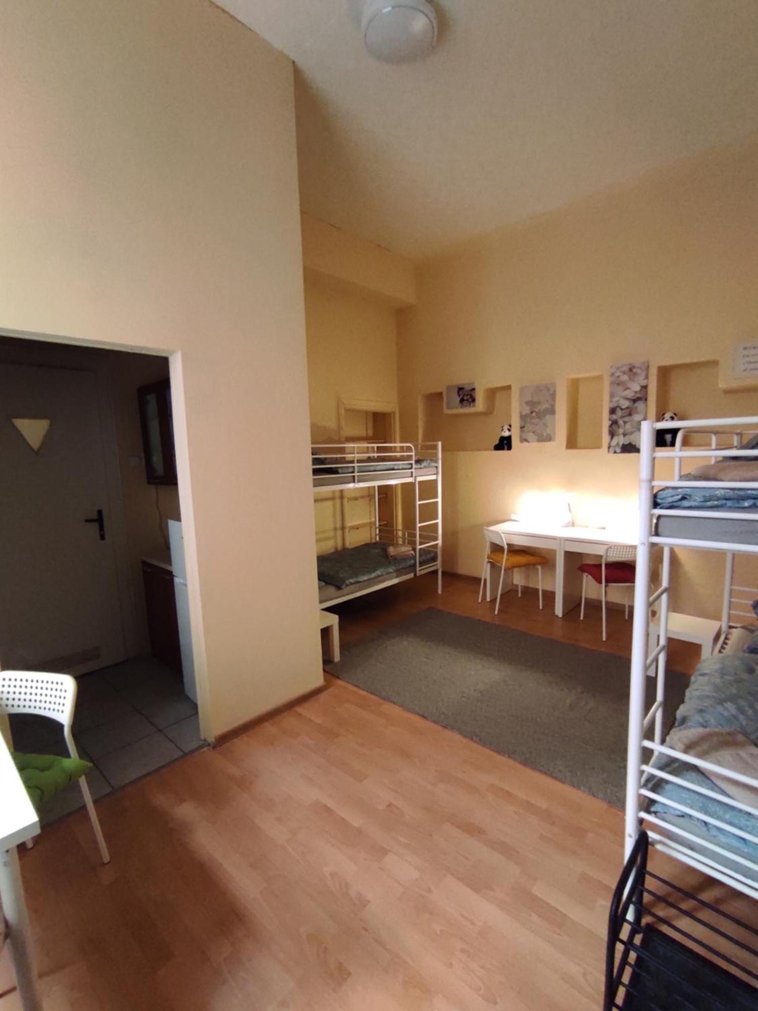 Girls Hostel Krasków Eksteriør bilde